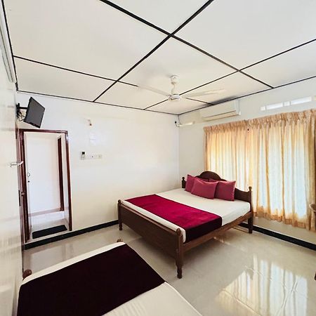 Yaarl Holiday Jaffna Buitenkant foto