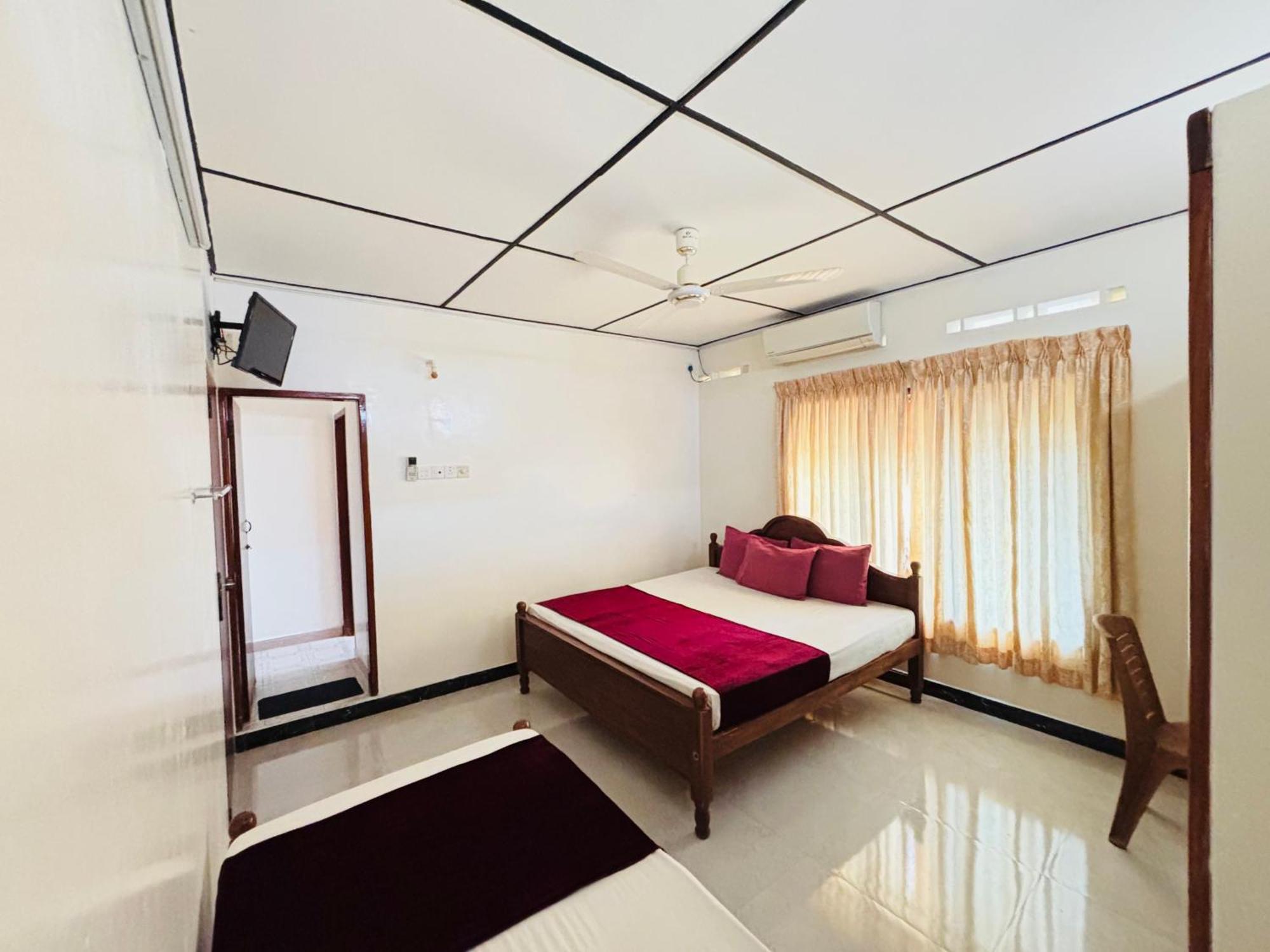 Yaarl Holiday Jaffna Buitenkant foto