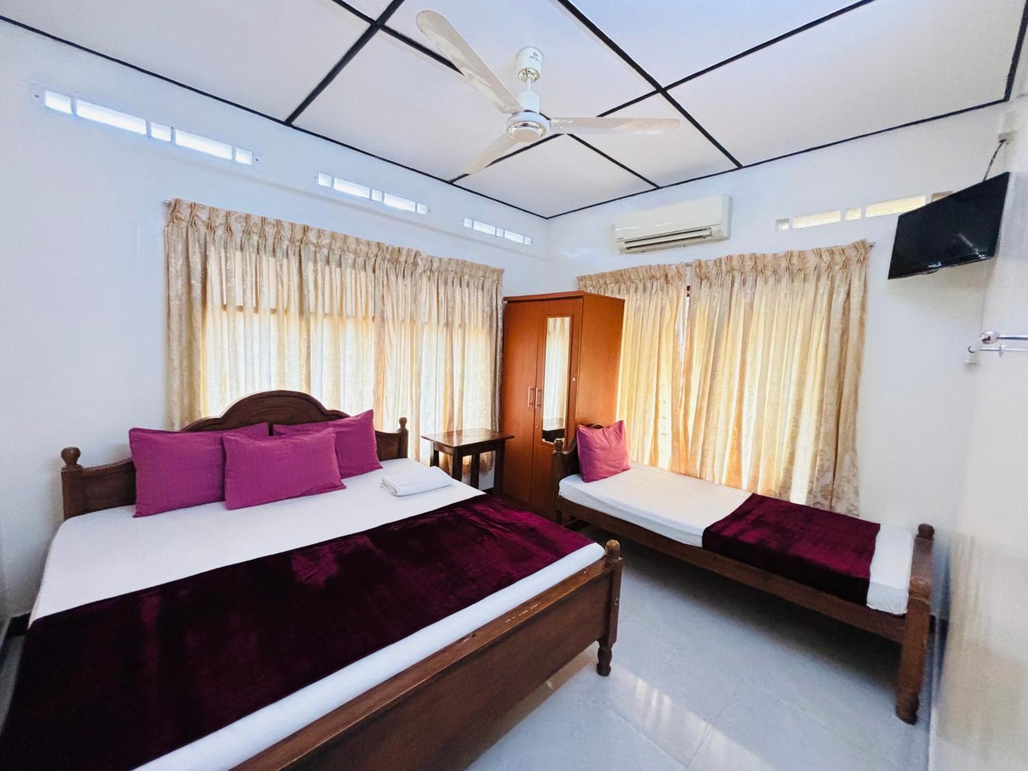 Yaarl Holiday Jaffna Buitenkant foto